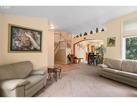 Living - 3010 SW Phyllis Dr, Gresham, OR 97080 photo 2 of 8
