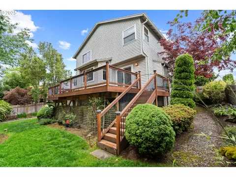 Exterior - 3010 SW Phyllis Dr, Gresham, OR 97080 photo 5 of 8