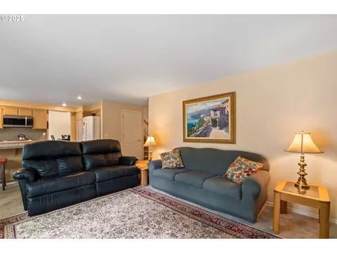 Living - 3010 SW Phyllis Dr, Gresham, OR 97080 photo 5 of 8