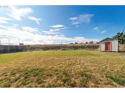 Exterior - 401 Monroe St, Umatilla, OR 97882 photo 5 of 7