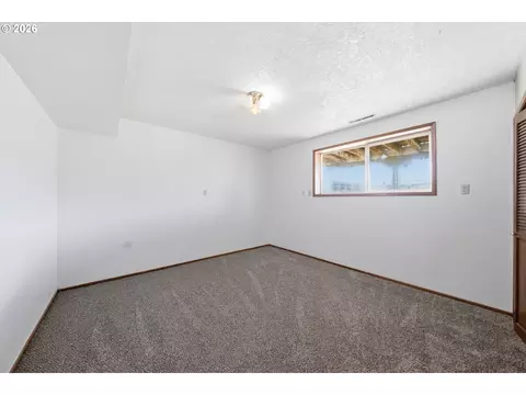 Bedroom - 401 Monroe St, Umatilla, OR 97882 photo 6 of 7