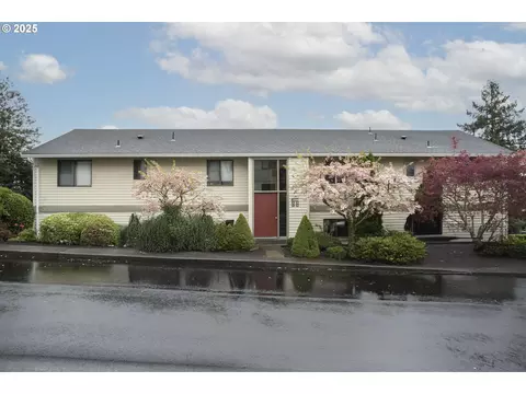 12088 SW King Arthur St #D, Portland, OR 97224