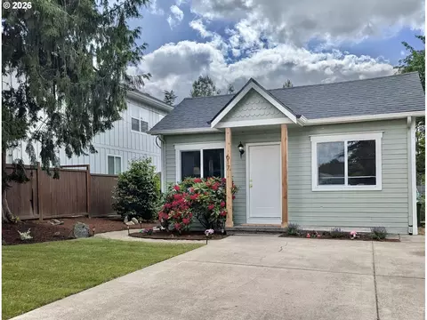 617 N Grant St, Newberg, OR 97132