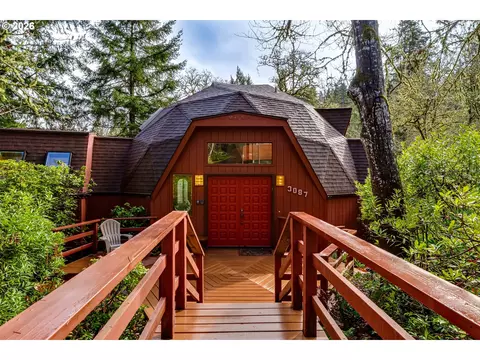 3087 Whitbeck Blvd, Eugene, OR 97405