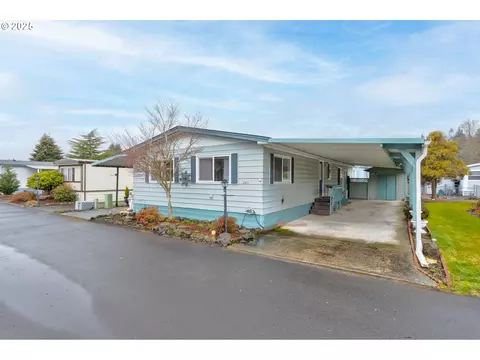 2451 Kingfisher Ln, Kelso, WA 98626