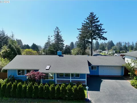 915 Ransom Ave, Brookings, OR 97415