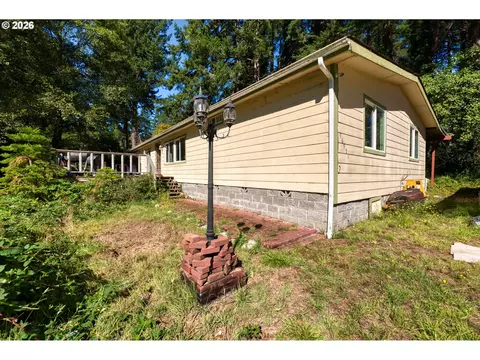 96951 Hampton Rd, Brookings, OR 97415