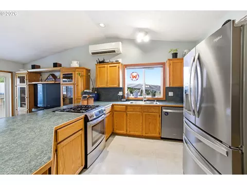 Kitchen - 768 NE Main St, Willamina, OR 97396 photo 5 of 7