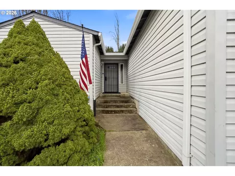 768 NE Main St, Willamina, OR 97396