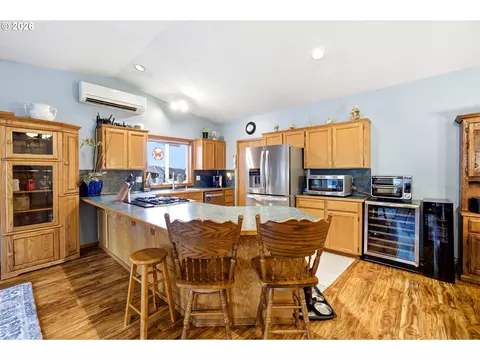 Kitchen - 768 NE Main St, Willamina, OR 97396 photo 3 of 7