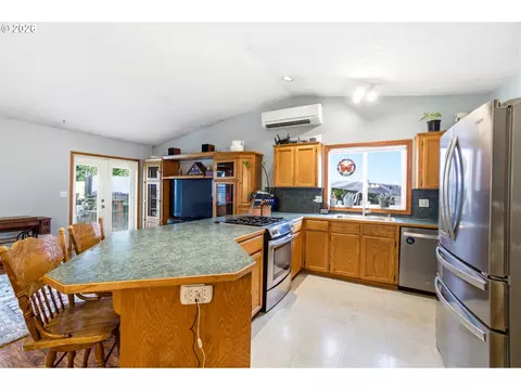 Kitchen - 768 NE Main St, Willamina, OR 97396 photo 4 of 7