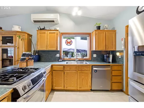 Kitchen - 768 NE Main St, Willamina, OR 97396 photo 6 of 7