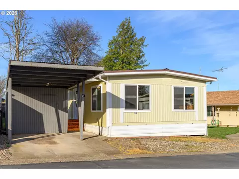500 N Gilwood St #21, Carlton, OR 97111