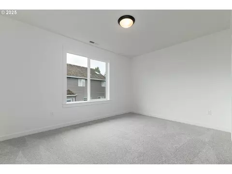 Bedroom - 2263 SW Phyllis Pl, Gresham, OR 97080 photo 5 of 8