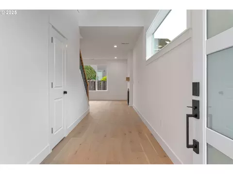 Entry Way - 2263 SW Phyllis Pl, Gresham, OR 97080 photo 1 of 3