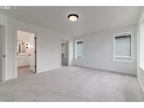 Bedroom - 2263 SW Phyllis Pl, Gresham, OR 97080 photo 2 of 8