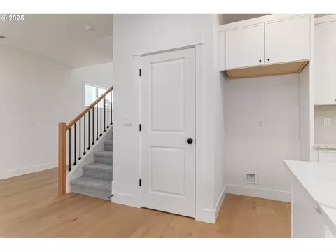 Entry Way - 2263 SW Phyllis Pl, Gresham, OR 97080 photo 2 of 3