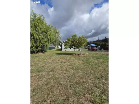 Exterior - 160 E Date St, Powers, OR 97466 photo 2 of 3