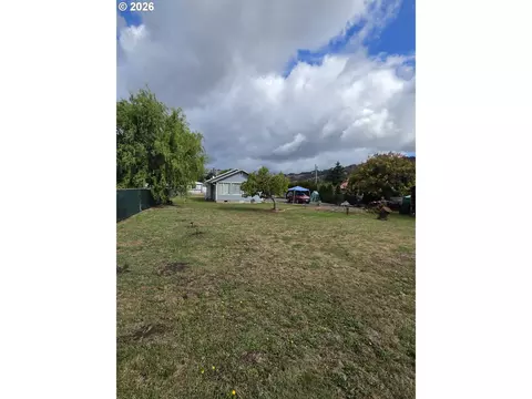 Exterior - 160 E Date St, Powers, OR 97466 photo 1 of 3