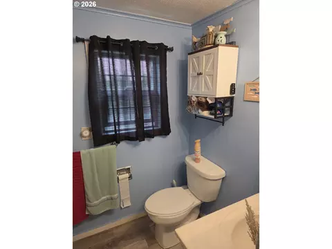 Bath - 160 E Date St, Powers, OR 97466 photo 3 of 3