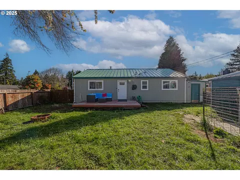 1205 Ocean Ter, Coos Bay, OR 97420