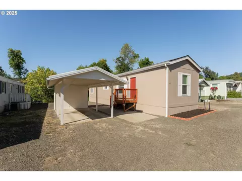 201 NE Peggy Ave #6, Roseburg, OR 97470