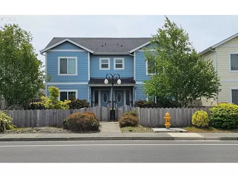1126 9th St, Florence, OR 97439