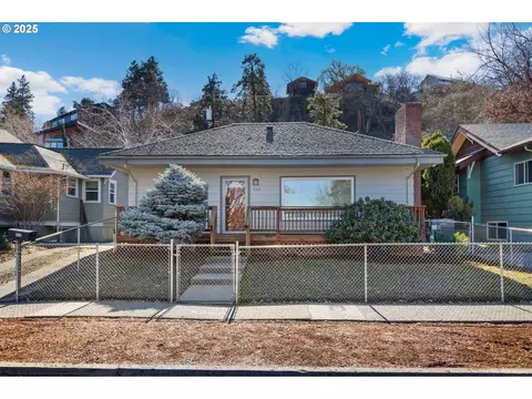 408 E 13th St, The Dalles, OR 97058