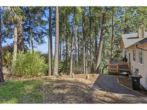 Exterior - 784 Brookside Dr, Eugene, OR 97405 photo 8 of 10