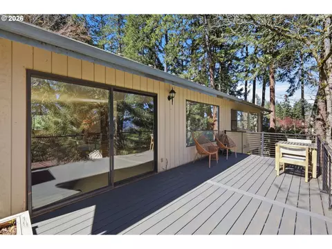 Exterior - 784 Brookside Dr, Eugene, OR 97405 photo 5 of 10