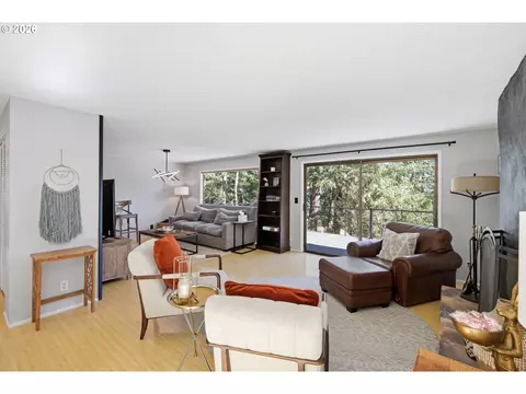 Living - 784 Brookside Dr, Eugene, OR 97405 photo 2 of 5