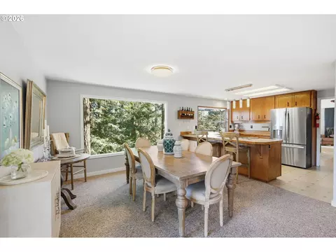 Dining - 784 Brookside Dr, Eugene, OR 97405 photo 2 of 3
