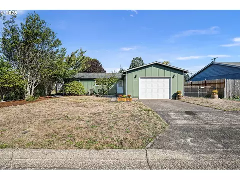 2105 16th St, Florence, OR 97439