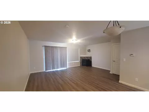 Living - 1014 SE 9th St, Gresham, OR 97080 photo 1 of 1