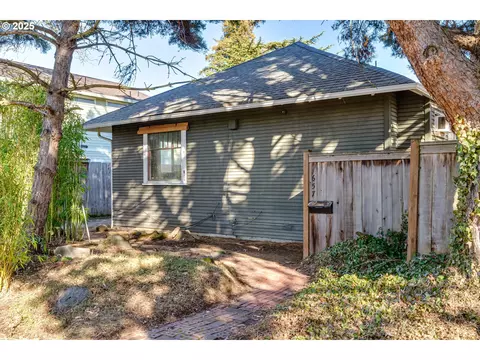 1657 Jefferson St, Eugene, OR 97402