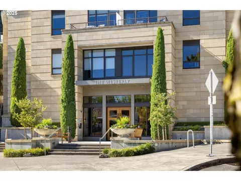 2351 NW Westover Rd #307, Portland, OR 97210