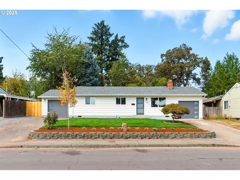 470 E Gloucester St, Gladstone, OR 97027
