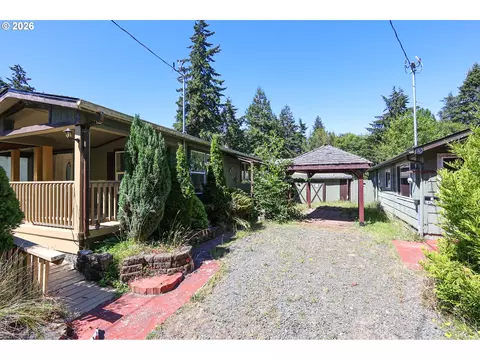 64608 E Bay Rd, North Bend, OR 97459
