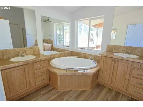 64608 E Bay Rd, North Bend, OR 97459 photo 23