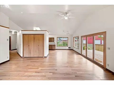Living - 36435 Devitt Rd, Blodgett, OR 97326 photo 3 of 3