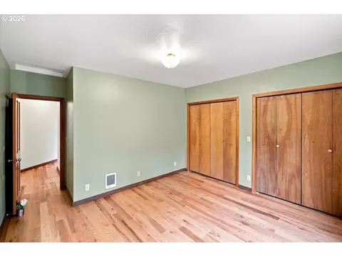 Bedroom - 36435 Devitt Rd, Blodgett, OR 97326 photo 1 of 4