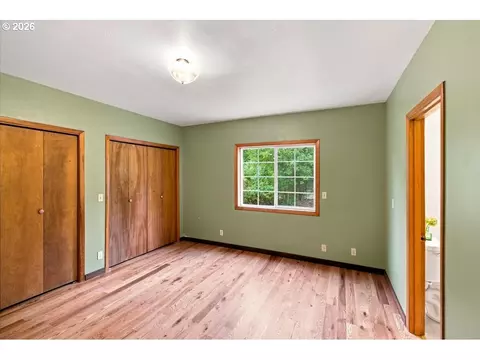 Bedroom - 36435 Devitt Rd, Blodgett, OR 97326 photo 2 of 4
