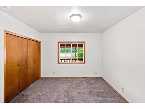 Bedroom - 36435 Devitt Rd, Blodgett, OR 97326 photo 3 of 4