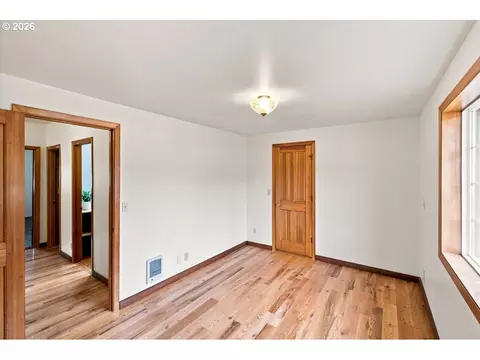 Bedroom - 36435 Devitt Rd, Blodgett, OR 97326 photo 4 of 4