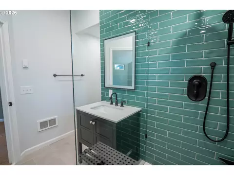 1807 Milo Way, Eugene, OR 97404 photo 18