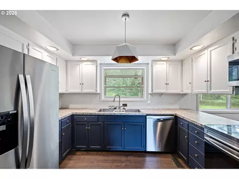 Kitchen - 28974 Gimpl Hill Rd, Eugene, OR 97402 photo 1 of 4