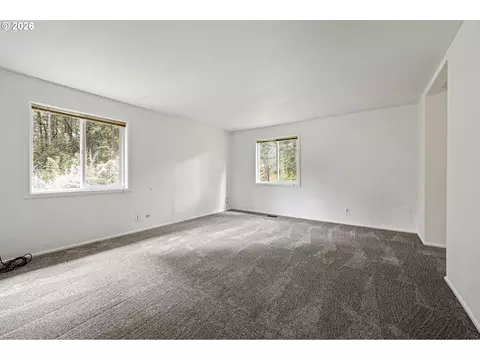 Living - 28974 Gimpl Hill Rd, Eugene, OR 97402 photo 8 of 8