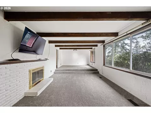 Living - 28974 Gimpl Hill Rd, Eugene, OR 97402 photo 2 of 8