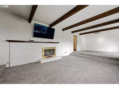 Living - 28974 Gimpl Hill Rd, Eugene, OR 97402 photo 3 of 8