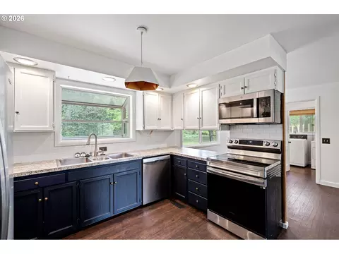 Kitchen - 28974 Gimpl Hill Rd, Eugene, OR 97402 photo 2 of 4